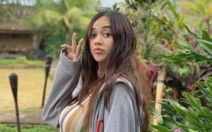 Aura Kasih Mendadak Terbaring Lemah Di Ranjang Rumah Sakit, Ada Apa?