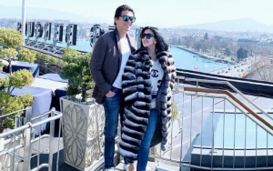  Syahrini Selfie Bareng Suami, Netter Soroti Rambut Reino Hingga Kepo Posisi Ambil Foto