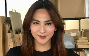 Status Transgender Dena Rachman Jadi Perdebatan Saat Foto Bareng Bunga Citra Lestari