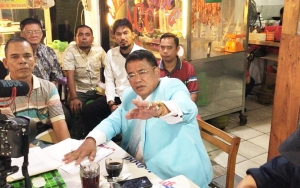 Hotman Paris Mendadak Jualan Mie Ayam, Kocaknya Netter Ingin Keselak Cincin Berlian 