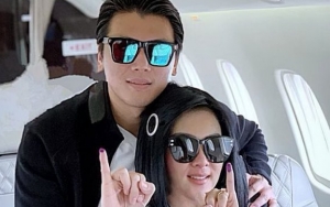 Reino Barack Ternyata Pengarah Gaya Foto Mesra di Jet Pribadi, Syahrini Malah Diejek Butuh Pengakuan