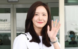 Yoona Dipuji Cantik Bersinar di Bandara, Netter Heran dengan Tuduhan Oplas