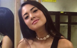  Tampil Seksi Pakai Bikini, Aurelie Moeremans Ternyata Jago Main Ukulele
