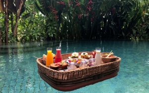 Viral Warkop Kirim Makanan ala 'Floating Breakfast' Hotel Bintang Lima, Netter Ngakak