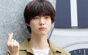 Ahn Jae Hyun Pamer Foto Selfie Super Ganteng, Fans: Suami Orang Lebih Menggoda