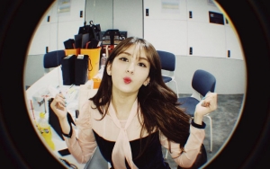 Debut Solo Jeon Somi Dilaporkan Tertunda Karena Masalah Internal Agensi