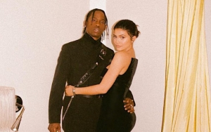 Kylie Jenner Pasang Baliho di Tepi Jalan untuk Rayakan Ulang Tahun Travis Scott