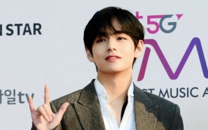V BTS Salah Tingkah Usai Digombalin ARMY, Wajah Malu-Malu Bikin Gemas 