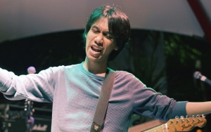 Eross Candra Sheila On 7 Didapuk Isi Soundtrack Film Horor 'Jangan Sendirian', Seseram Apa?