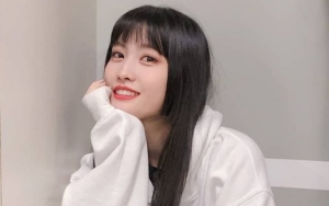 Baju Momo Twice Hampir Lepas Saat Bawakan 'Fancy' di 'SBS Inkigayo Super Concert'