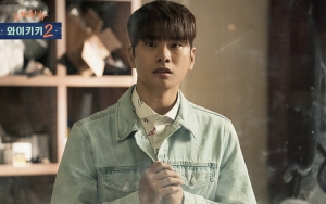 Lee Yi Kyung Malah Bikin Gemas Usai Pamer Foto Bengong di Lokasi Syuting 'Laughter in Waikiki 2'