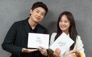 Yeon Woo Jin dan Kim Sejeong Gu9udan Serasi di Sesi Baca Naskah 'Let Me Hear Your Song'