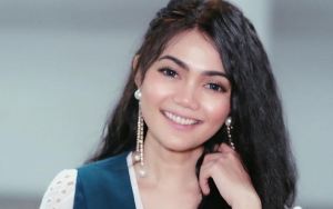 Rina Nose Unggah Foto Berhijab Saat Ucapkan Selamat Puasa, Netter Langsung Heboh