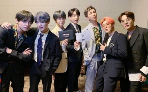 BTS Sukses Gelar Konser Pembuka 'Speak Yourself', Aksi Jungkook Terbang Bak Malaikat Jadi Sorotan