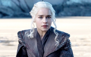 Ada adegan Emilia Clarke 'Minum' Kopi Starbucks di 'Game of Thrones' Season 8, HBO Beri Penjelasan