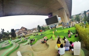 Nongkrong di Taman Film, Bandung