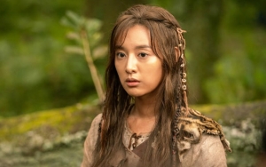 Kim Ji Won Cantik Maksimal dengan Dandanan Ala Suku Primitif di Foto Adegan 'Arthdal Chronicles'