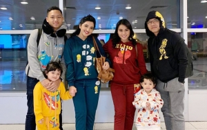 Aurel Hermansyah Tampil Berhijab Dalam Foto Keluarga, Busana Transparan dan Ketat Ramai Dicela