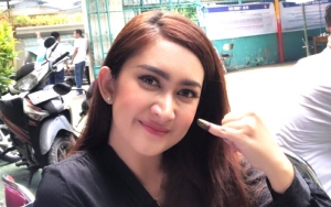  Menjelma Jadi Gadis Desa, Aksi Nafa Urbach Ngemper Di Pematang Sawah Banjir Gombalan