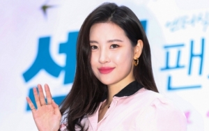 Sunmi Pakai Baju Bermerek Saat Berangkat ke Taiwan, Netter Ejek Norak Mirip Tante-Tante