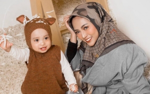 Xabiru Putra Pertama Rachel Vennya Lakukan Simulasi Punya Adik Pakai Kucing