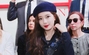 Suzy Unggah Foto Pamerkan Barang Sponsor, Cantiknya Bikin Kesengsem