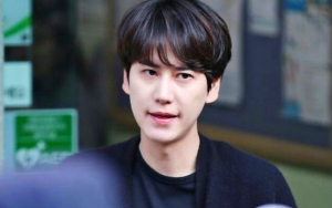 Kyuhyun Kenang Masa Lalu Bareng Fans Lewat Teaser MV Comeback 'Time With You'