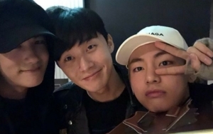 Hyungsik, Park Seo Joon dan V BTS Pernah Tidur Seranjang Saking Dekatnya 