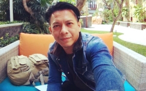 Bukan Pevita Atau Luna Maya, Ariel 'Merem-Merem Enak' Disuapi Cewek Cantik Eks Pacar Baim Wong