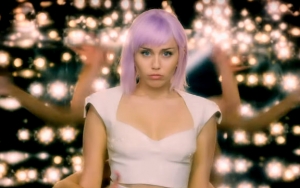 Trailer Perdana 'Black Mirror' Season 5 Tampilkan Miley Cyrus