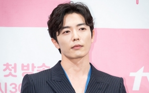 Kim Jae Wook Dibanjiri Emoji Cinta Usai Posting Foto di Lokasi 'Her Private Life'