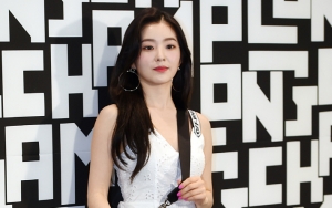 Irene Red Velvet Mati-Matian Tutupi Pantat Karena Dress Terlalu Pendek