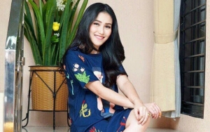 Ayu Ting Ting Ramai Dihujat Saat Ketahuan Curi Foto Kaki Bule Cantik Ini