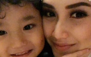  Pakai Mukena Saat Ditemani Anak Sahur, Ayu Ting Ting Banjir Pujian