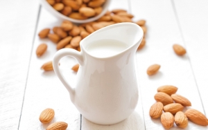 Susu Almond atau Mete untuk Menggantikan Santan