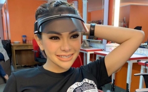 Nikita Mirzani Pamer Peluk Erat Bayi Arkana, Banggakan Diri Bolak-Balik Kantor Polisi Saat Hamil