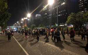 Aksi Demo di Bawaslu Berakhir Ricuh, Tagar #TangkapPrabowo Jadi Trending Twitter