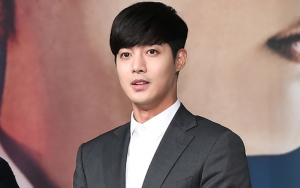 Kim Hyun Joong Asyik Main Bareng Anjing, Netizen Beri Sindiran Sadis