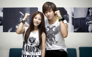 Yunho TVXQ dan BoA Gandengan Tangan Syuting 'I Live Alone', Dipuji Cocok Pacaran