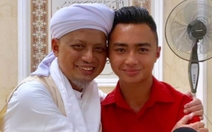  Beredar Momen Haru Putra Ketiga Ustaz Arifin Ilham Menangis Ciumi Keranda Jenazah
