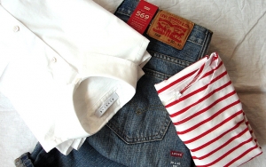 10 Fashion Item Dasar Ini Wajib Banget Ada Di Lemari, Dijamin Bakal Trendi Abis!