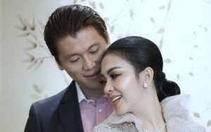 Suami Syahrini Ditegur Saat Makan Pakai Tangan Kiri, Reino Barack Ramai Dibela