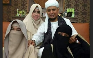 Istri Ke-3 Ustaz Arifin Ilham Bakal Ceritakan Sosok Mendiang ke Sang Bayi yang Tak Sempat Digendong