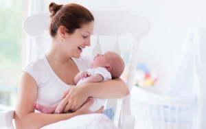 Usai Melahirkan Stretch Mark Kerap Muncul