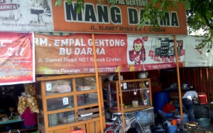 Empal Gentong Mang Darma Yang Gurih Di Cirebon