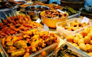 Mencicipi Nasi Jamblang Mang Dul Yang Legendaris