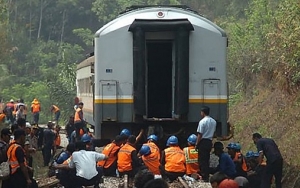 Banyak KA Terlambat Harus Putar Jalur, Menhub Ungkap Penyebab Kereta Lodaya Anjlok