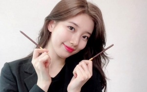 Dress Unik Suzy di Salah Satu Event Terbaru Dibilang Jelek, Setuju?