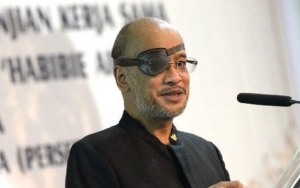Putra BJ Habibie Viral Pakai Penutup Mata Saat Layat Ani Yudhoyono, 'Nick Fury' Masuk Trending Topic
