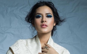 Demam Lagu 'A Whole New World', Raisa Nyanyi Sambil Gendong Anak